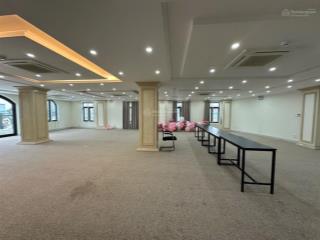 Cho thuê sàn văn phòng mp trần khát chân, dtsd 200m2, sàn thông, thang máy, hầm, ô tô đỗ