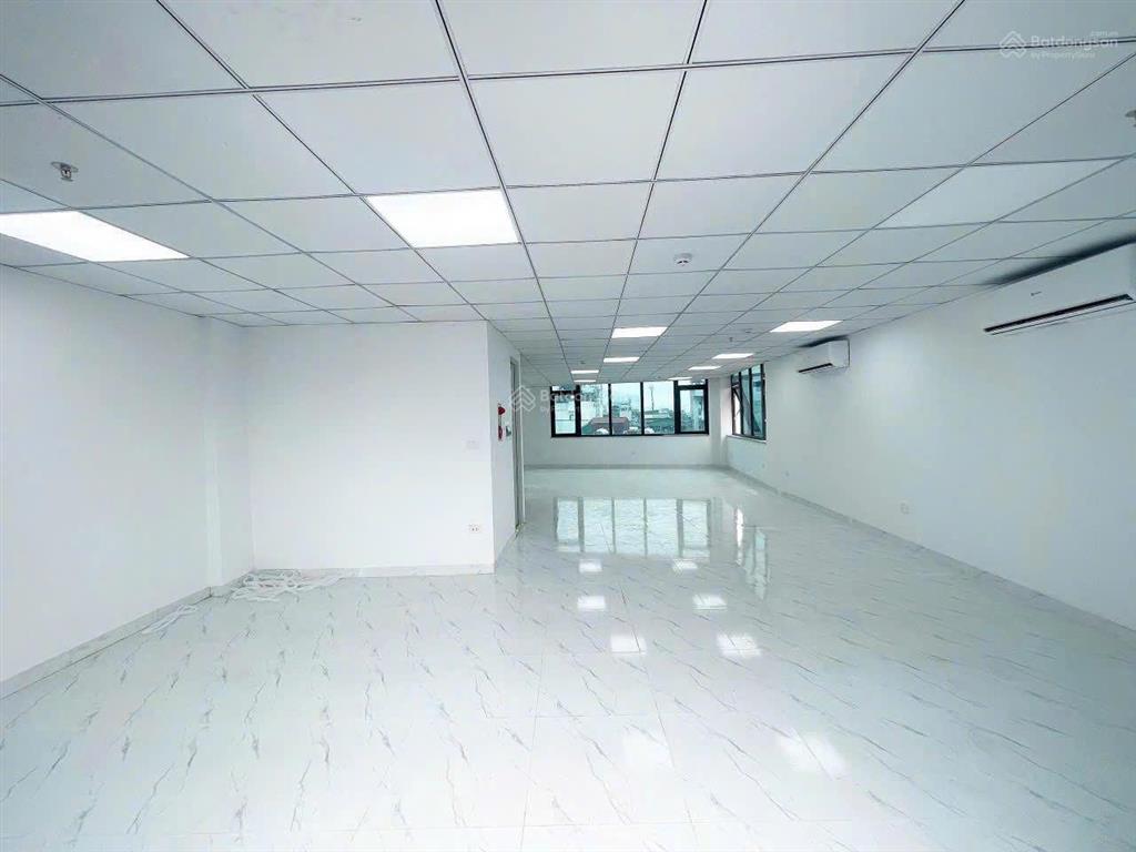 Cho thuê nhà mp nguyễn chí thanh, dt 70m2 x 5 tầng, mt 6m, nhà mới, thông sàn, thang máy, kd đỉnh!