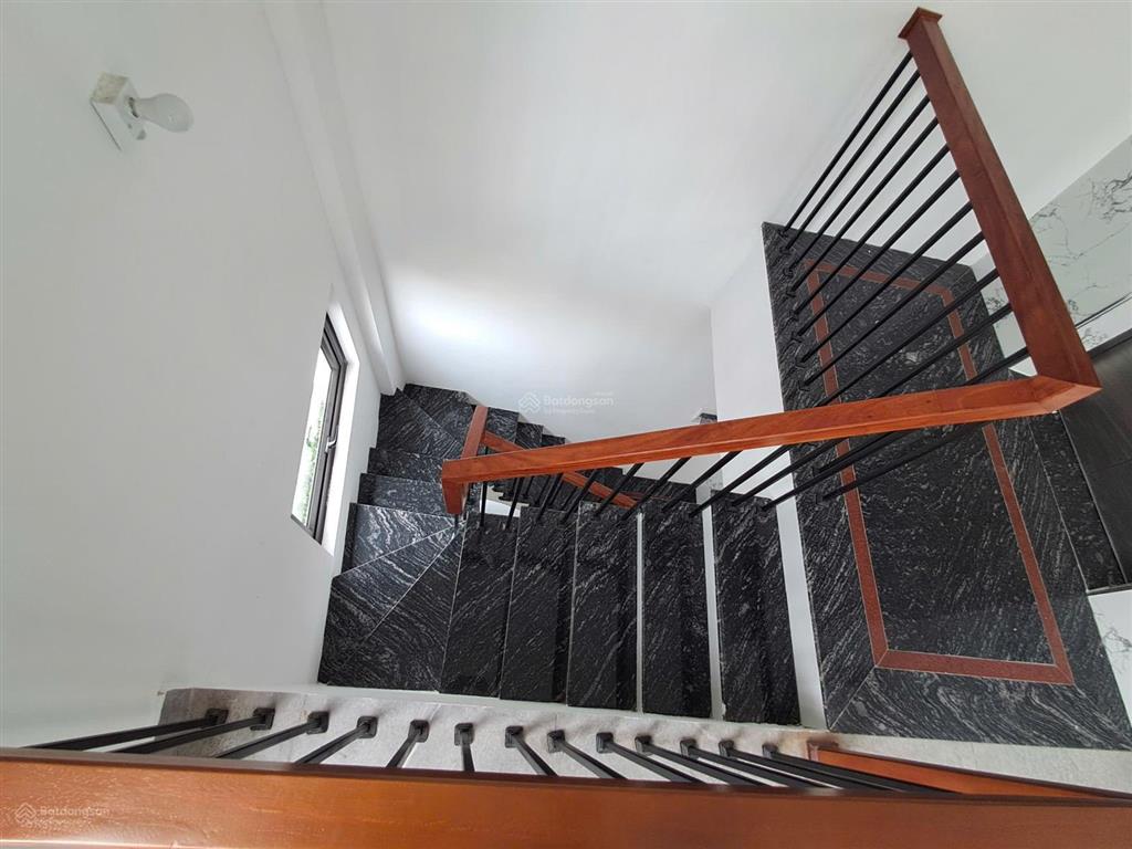 Cho thuê nhà phố nguyễn văn trỗi, dt 80m2 x 7.5 tầng, mt 6m, lô góc, thông sàn, thang máy, pccc!