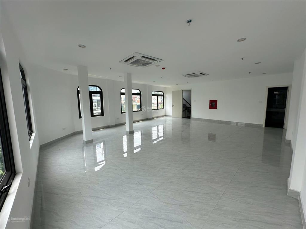 Cho thuê nhà phố nguyễn văn trỗi, dt 80m2 x 7.5 tầng, mt 6m, lô góc, thông sàn, thang máy, pccc!