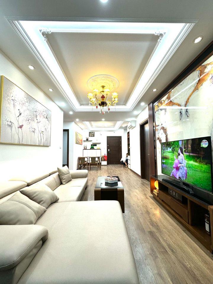 Bán căn hộ B6 Nam Trung Yên 80m2 3PN 2WC nhà đẹp đủ đồ giá 5.* tỷ có thương lương liên hệ 0986128415