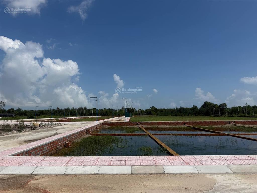 Cần bán đất cách biển 300m giá 430tr, sẵn sổ đỏ, vị trí đẹp