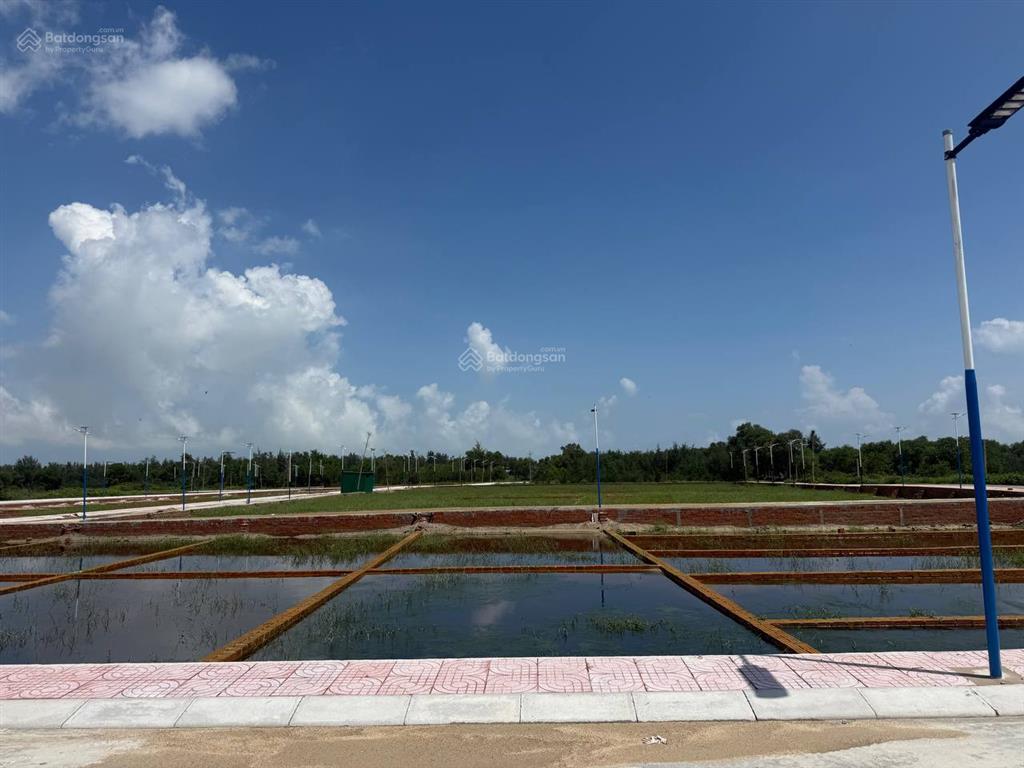 Cần bán đất cách biển 300m giá 430tr, sẵn sổ đỏ, vị trí đẹp