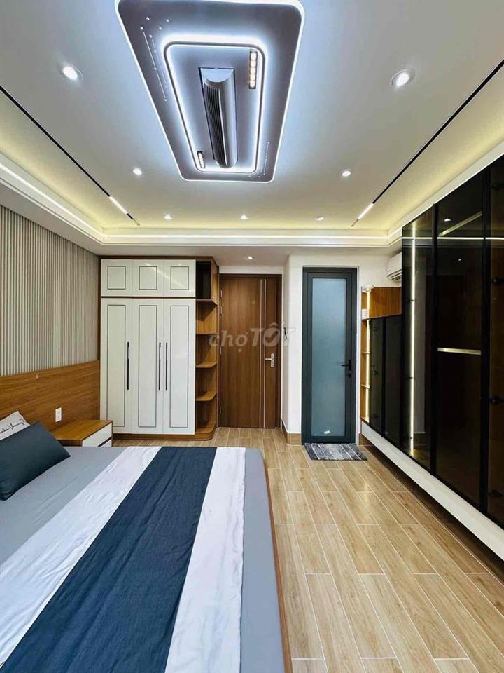 nhà 3 phòng ngủ lớn trên đường quang trung