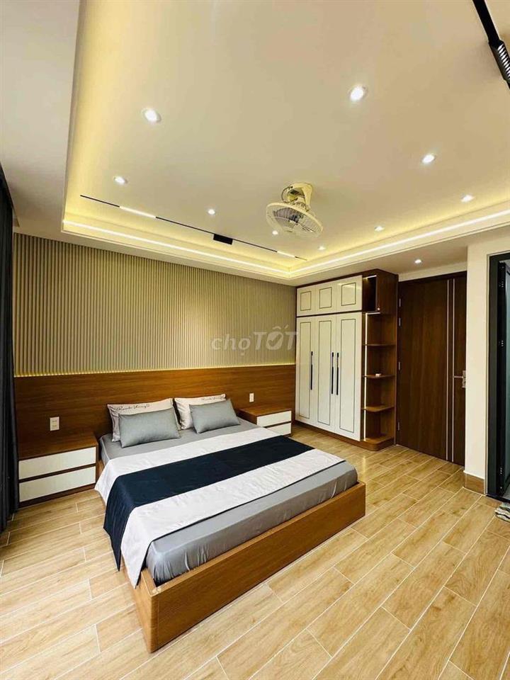 nhà 3 phòng ngủ lớn trên đường quang trung
