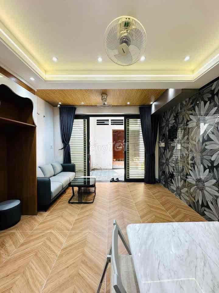 nhà 3 phòng ngủ lớn trên đường quang trung
