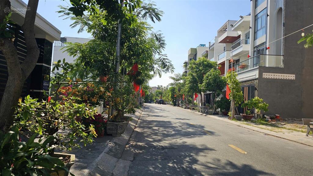 Đường d9 kdc the seasons lái thiêu giá 4 tỷ 950 triệu, đi bộ vài bước đến siêu thị lotte mart