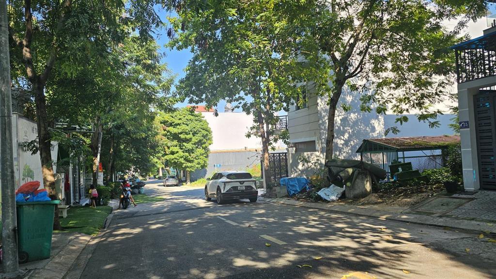 Bán đất kdc central garden lái thiêu 5x22m (109m2) giá 4 tỷ 650tr