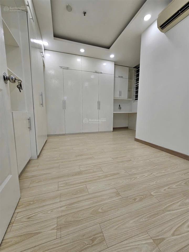 Bán chung cư khánh hội 3  căn góc  view bitexco  75m 2pn 2wc  giá 5,5 tỷ (đã có sổ)
