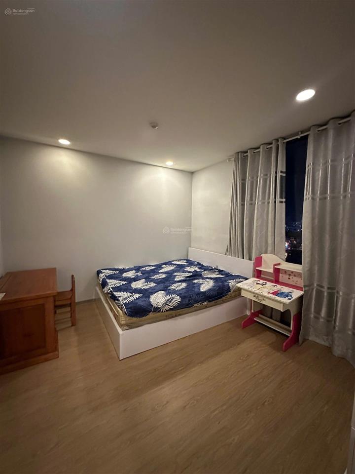 Bán chung cư riva park  lầu cao view đẹp thoáng  105m2 3pn2wc  giá 7 tỷ (bao gồm 5% sổ)