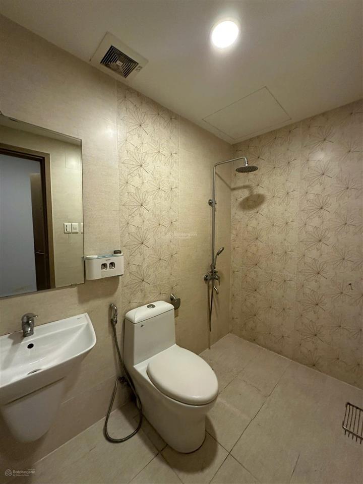 Bán chung cư riva park  lầu cao view đẹp thoáng  105m2 3pn2wc  giá 7 tỷ (bao gồm 5% sổ)