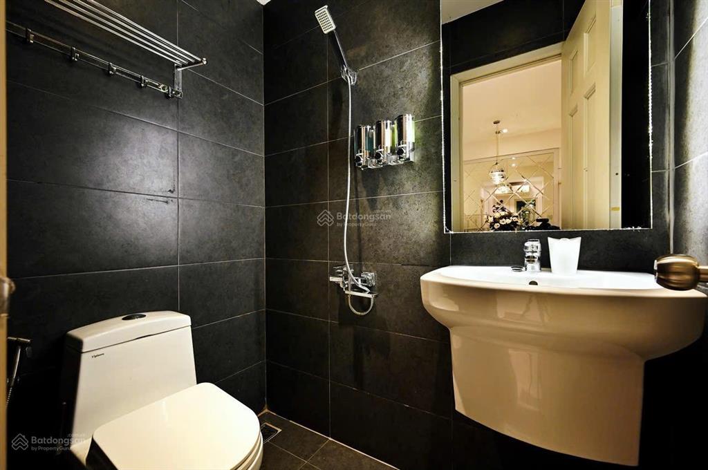 Bán chung cư vạn đô  căn góc, 2 ban công  77m2 2pn2wc  giá 5,6 tỷ (đã có sổ)