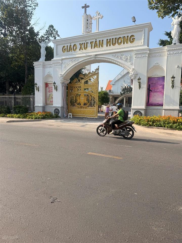 Bán nhà tân phú  hẻm xe hơi  4x20m2  chỉ 6.45 tỷ  gần chợ tân hương