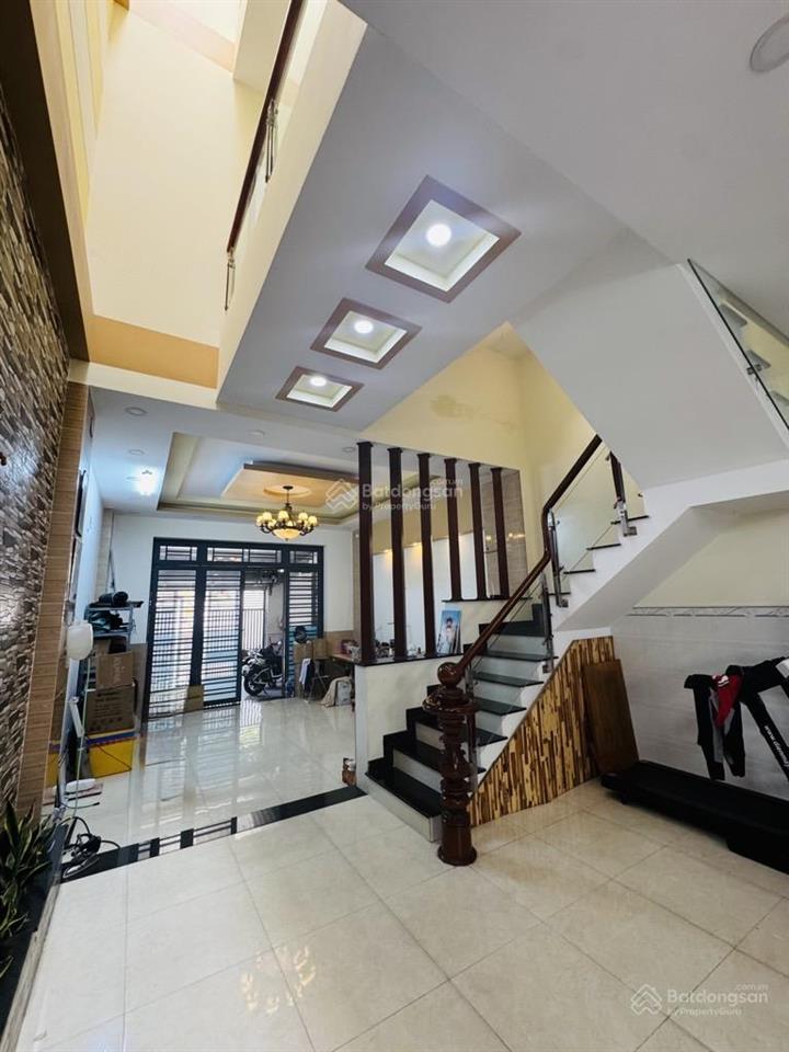 Bán gấp nhà tân bình  hẻm xe hơi  4.2x17m2  4 tầng  đường tân sơn