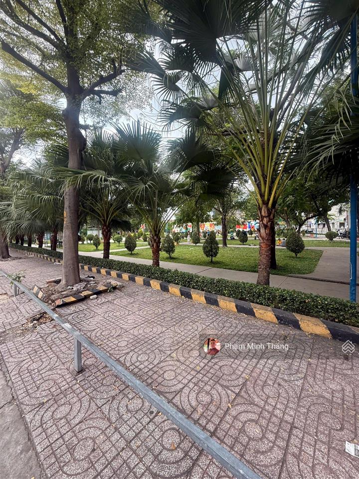 Bán gấp nhà  hẻm xe hơi, 4.2x21m2. lũy bán bích  gần công viên tân phú
