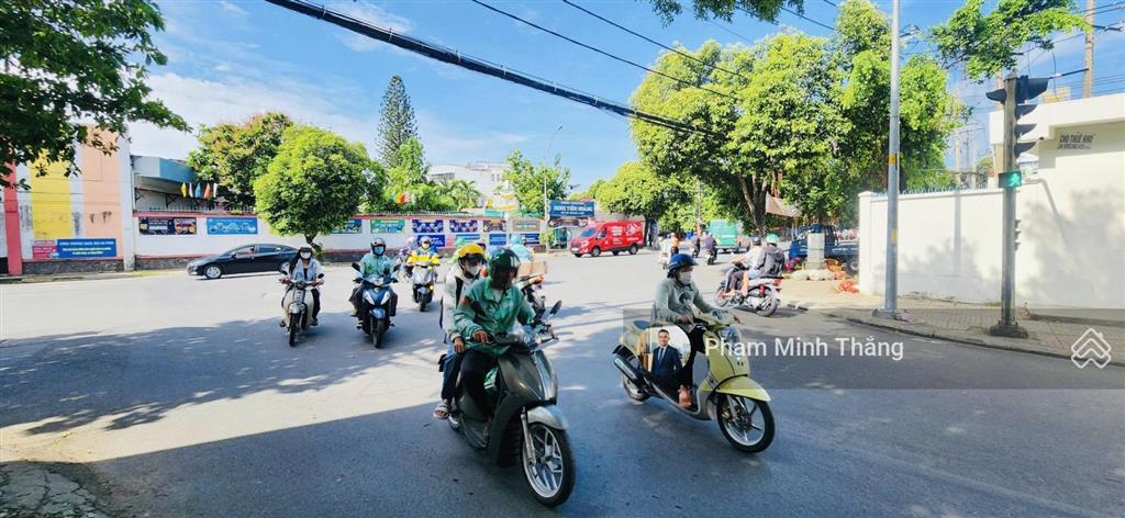 Cho thuê nhà góc 2 mặt tiền chế lan viên, q. tân phú 168m đối diện công viên giá 79 triệu