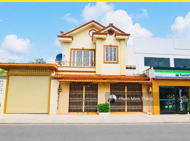 Cho thuê nhà mặt tiền độc lập, tân phú ngang 8m, góc ngã tư dtsd 160m2, chỉ 32 triệu/tháng