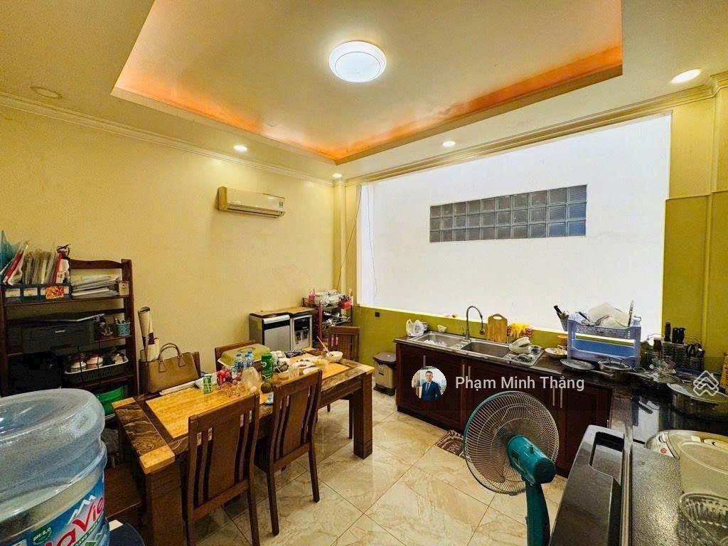 Bán gấp nhà phạm văn bạch, tân bình, 4.2x14.5m, btct 3 tầng, hẻm xe hơi, chỉ 7,19 tỷ