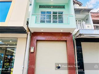 Cho thuê nhà mặt tiền âu cơ, quận 11  80m2  3 tầng  28 triệu. gần vòng xoay