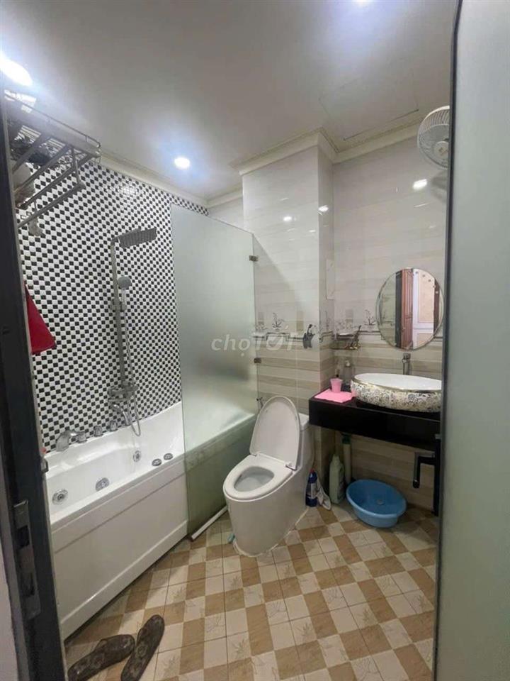 Bán gấp biệt thự 1T1L 200m2 giá cực rẻ  giáp gò vấp 