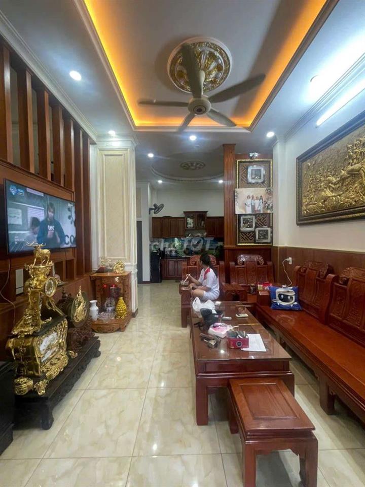 Bán gấp biệt thự 1T1L 200m2 giá cực rẻ  giáp gò vấp 