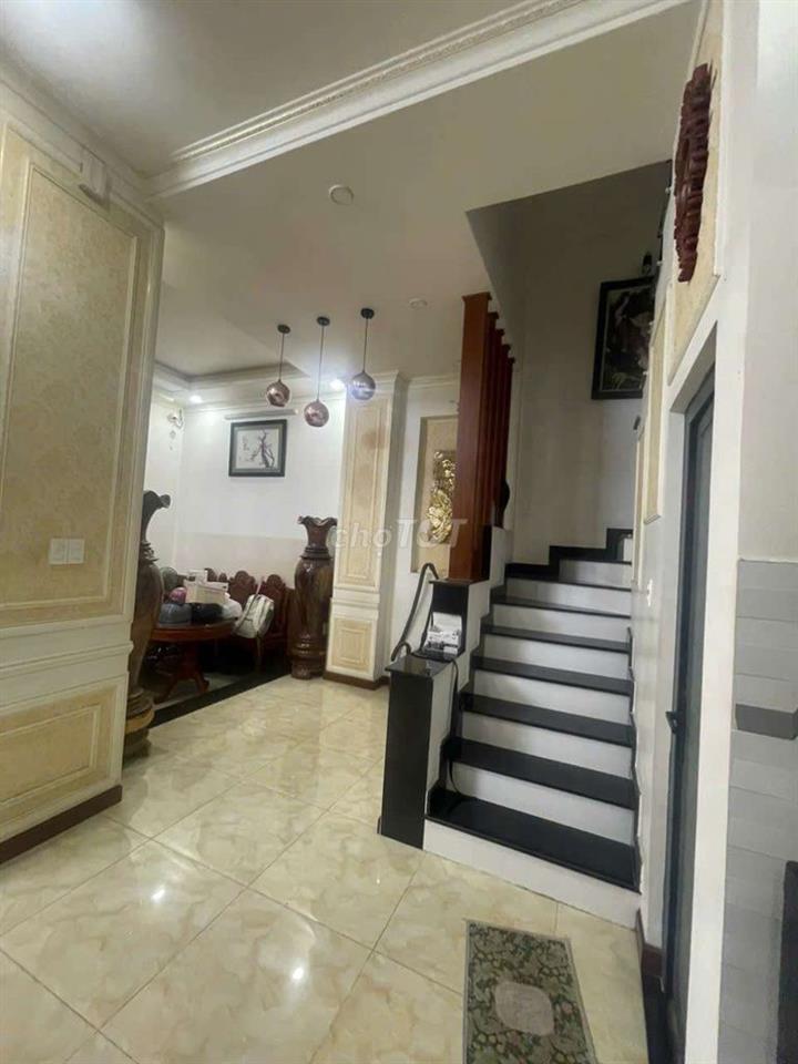 Bán gấp biệt thự 1T1L 200m2 giá cực rẻ  giáp gò vấp 