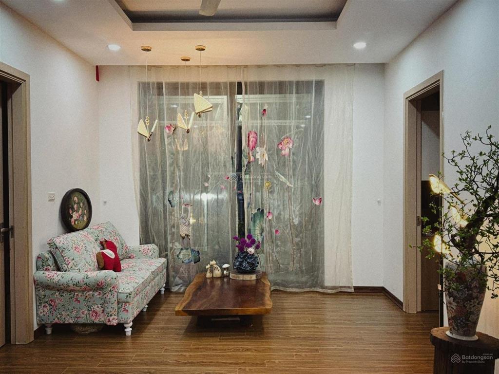 Bán căn hộ chung cư tại chung cư no08 giang biên,o08 giang biên, 5,6 tỷ, 72 m2, hàng hiếm chỉ với