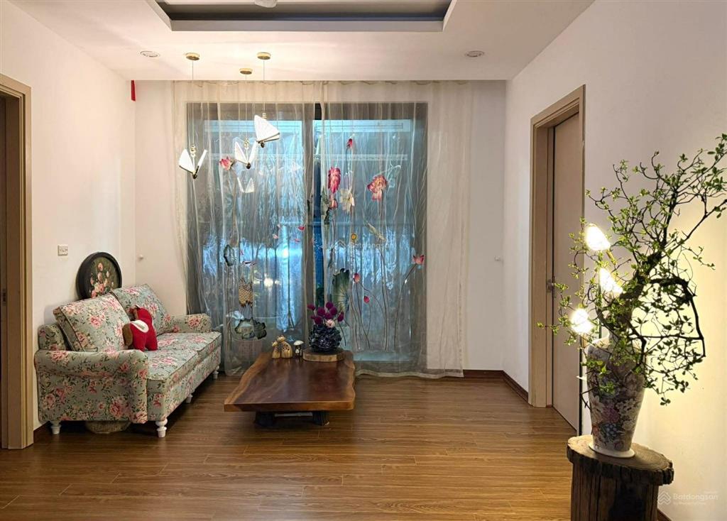 Bán căn hộ chung cư tại chung cư no08 giang biên,o08 giang biên, 5,6 tỷ, 72 m2, hàng hiếm chỉ với