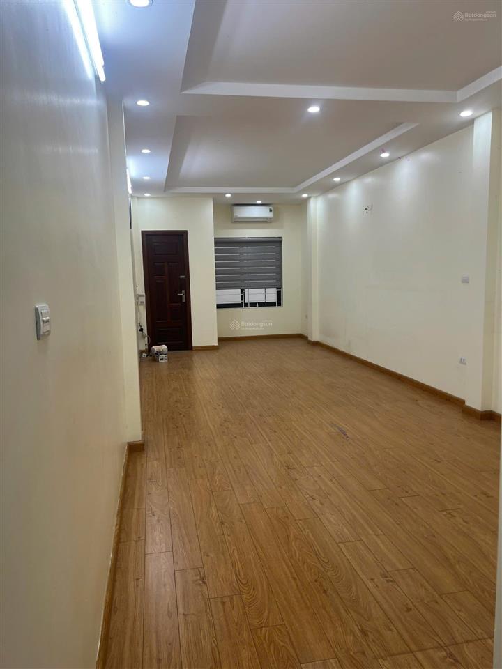 Cần cho thuê nhà khu lạc long quân  5 tầng  thang máy  cách oto tránh 10 m