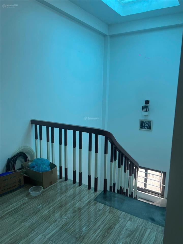 Cần cho thuê nhà khu lạc long quân  5 tầng  thang máy  cách oto tránh 10 m