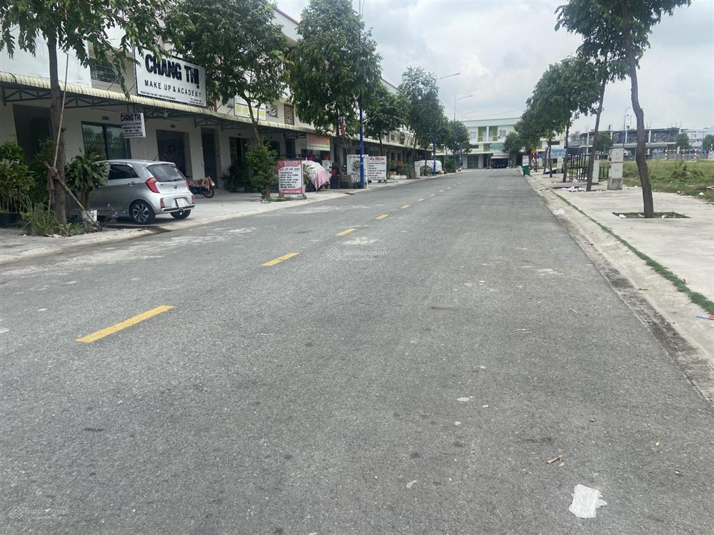 Bán nhà phố liền kề có sẵn thu nhập ở kinh doanh cho thuê ngay trung tâm thành phố mới bình dương