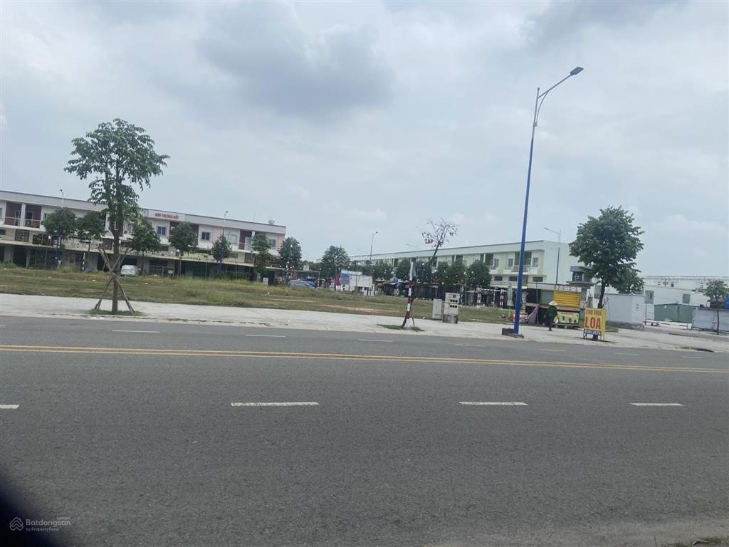 Bán nhà phố liền kề có sẵn thu nhập ở kinh doanh cho thuê ngay trung tâm thành phố mới bình dương