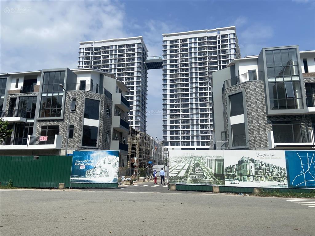 Bán nhà phố 2 mặt tiền 4 tầng thiết kế sang xinh ngay mặt tiền trung tâm thành phố mới bình dương