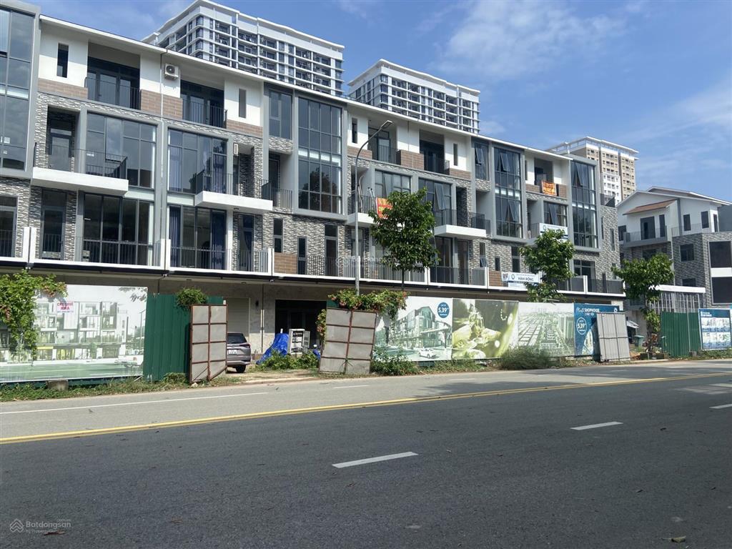 Bán nhà phố 2 mặt tiền 4 tầng thiết kế sang xinh ngay mặt tiền trung tâm thành phố mới bình dương