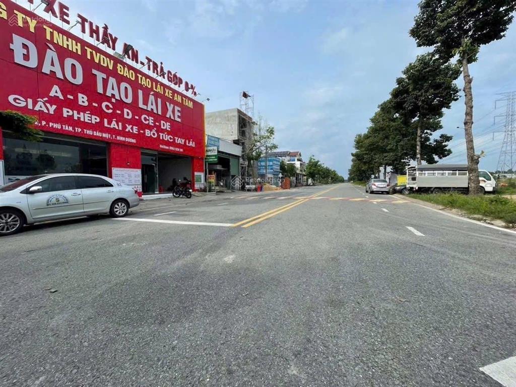 Bán nhà cũ vị trí đẹp kinh doanh phú tân ngay trung tâm thành phố mới bình dương giá tốt