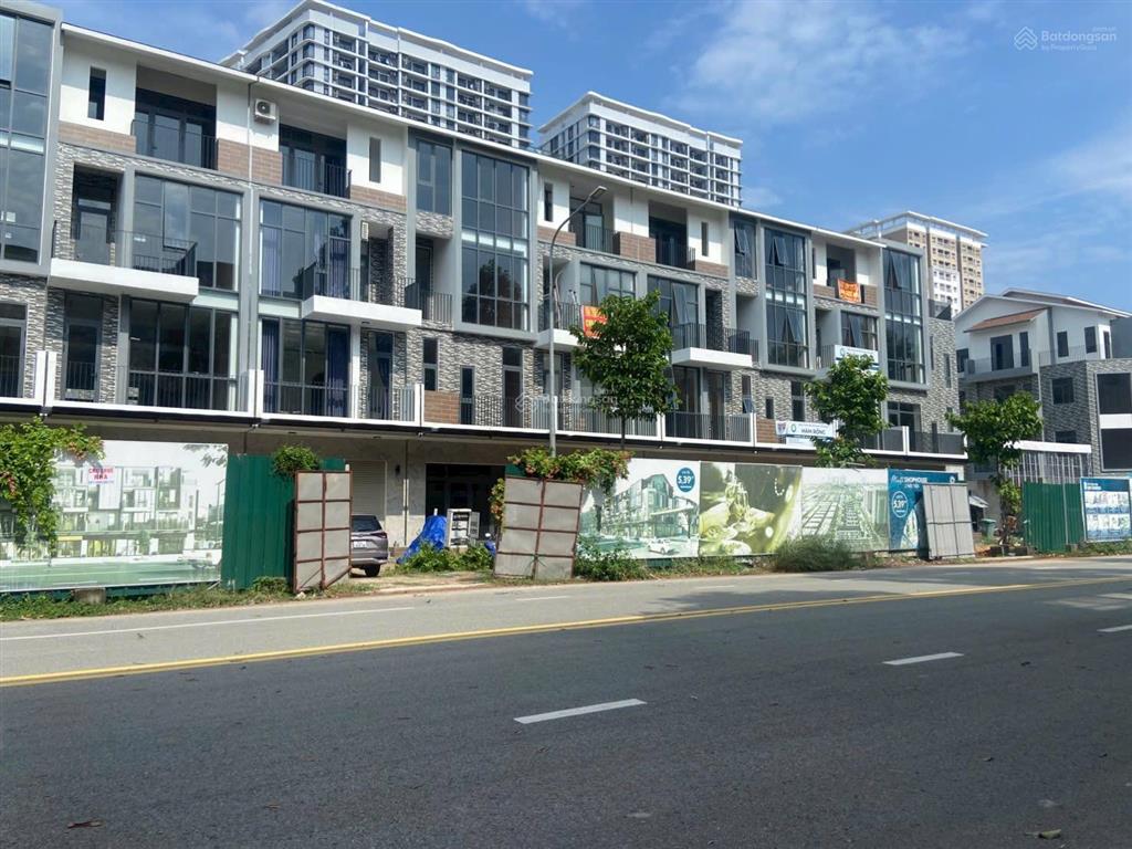 Bán nhà phố 3 tầng ngay trung tâm thương mại wtc thành phố mới bình dương