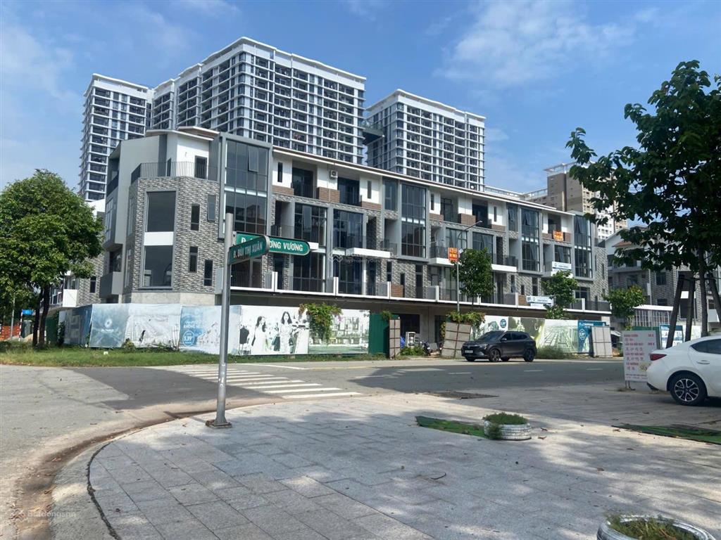 Bán nhà phố 3 tầng ngay trung tâm thương mại wtc thành phố mới bình dương