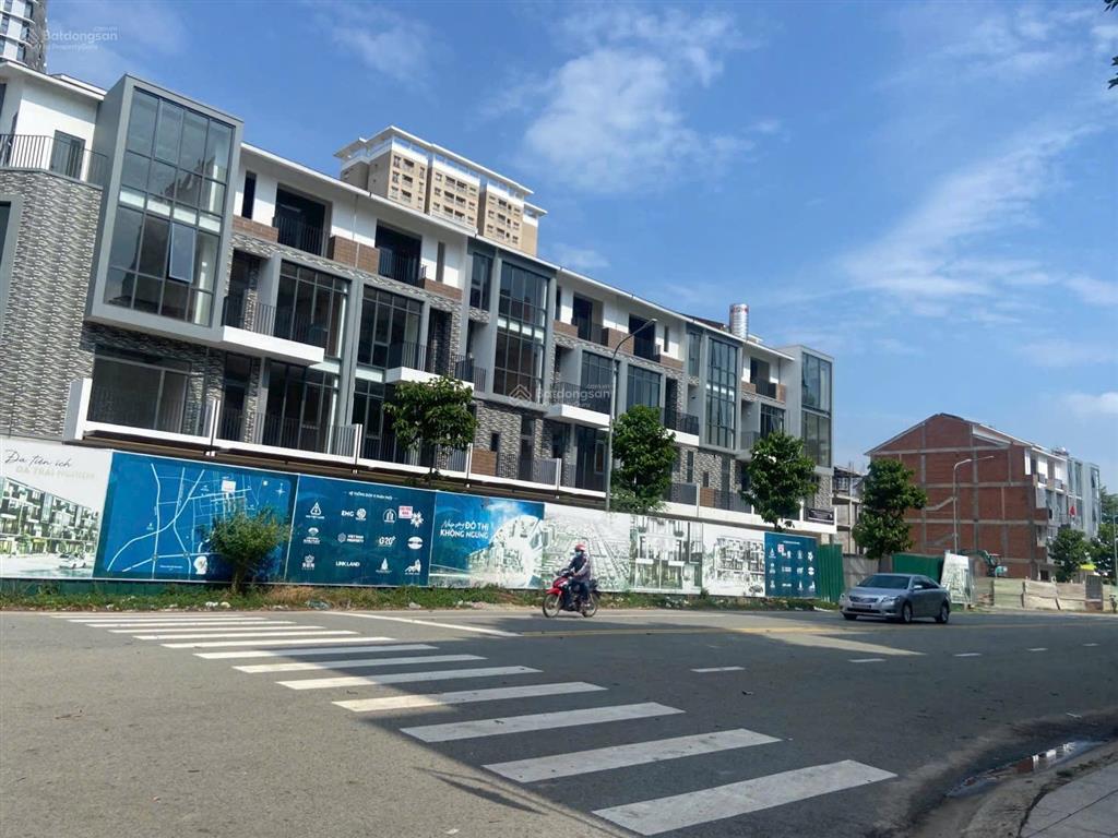 Bán nhà phố 3 tầng ngay trung tâm thương mại wtc thành phố mới bình dương