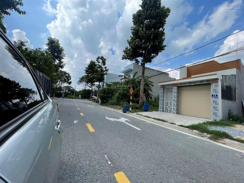 Bán đất 150m2 khu dân cư phú tân ngay chợ, gần siêu thị aeon thành phố mới bình dương