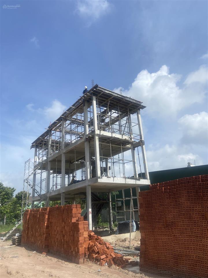 Bán nhà đẹp mới xây 2 mặt tiền vừa ở vừa kinh doanh ngay chợ hòa phú, tp mới bình dương