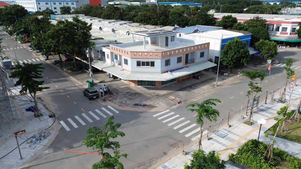 Bán gấp căn góc 3 mặt tiền kinh doanh ngay khu vip vĩnh tân kinh doanh cho thuê ngay tân uyên bd