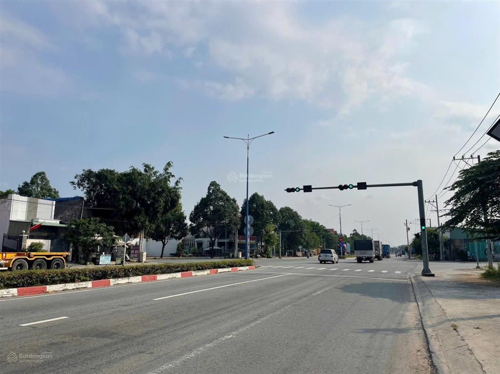 Bán gấp nhà mặt tiền huỳnh văn lũy, vị trí vip ngay tuyến nhà ga metro trung tâm thành phố mới bd