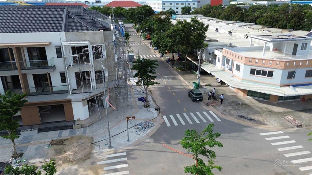 Cần tiền giảm 500tr bán nhanh căn nhà góc 3 mặt tiền có sẵn dòng tiền cho thuê ngay khu dân cư