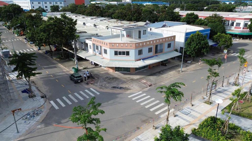 Cần tiền giảm 500tr bán nhanh căn nhà góc 3 mặt tiền có sẵn dòng tiền cho thuê ngay khu dân cư