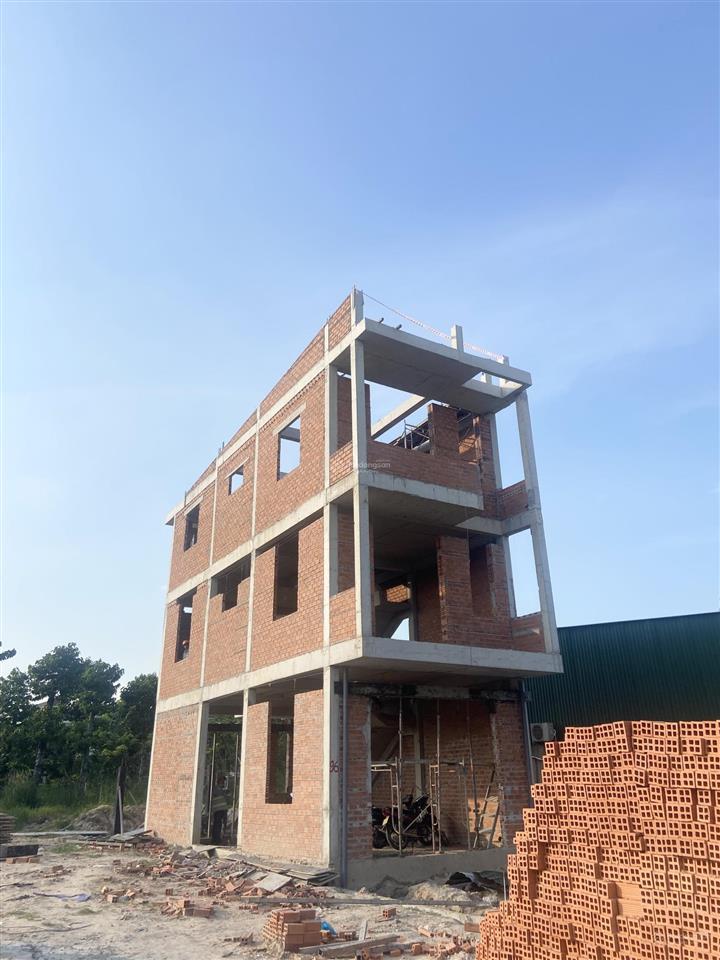 Bán căn nhà mới xây 3 tầng ngay chợ hòa phú trung tâm thành phố mới bình dương giá 3ty6 2 mặt tiền