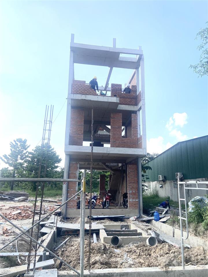 Bán căn nhà mới xây 3 tầng ngay chợ hòa phú trung tâm thành phố mới bình dương giá 3ty6 2 mặt tiền