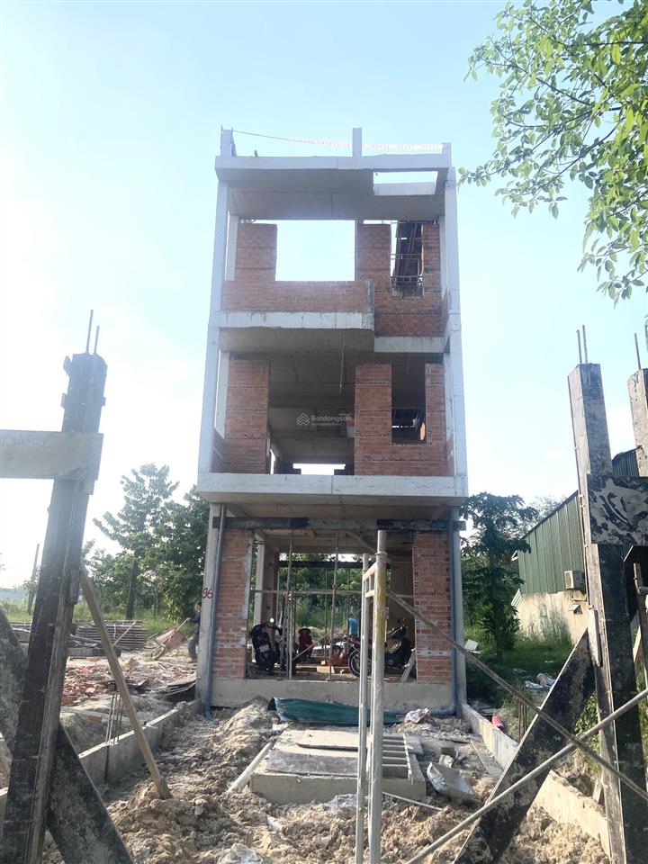 Bán căn nhà mới xây 3 tầng ngay chợ hòa phú trung tâm thành phố mới bình dương giá 3ty6 2 mặt tiền