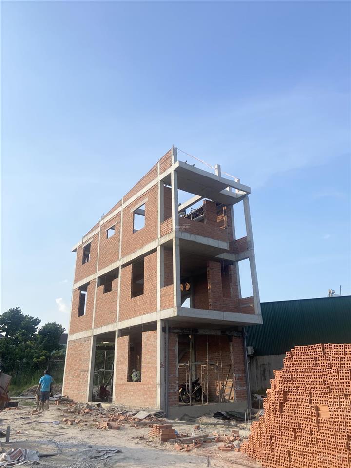 Bán căn nhà mới xây 3 tầng ngay chợ hòa phú trung tâm thành phố mới bình dương giá 3ty6 2 mặt tiền