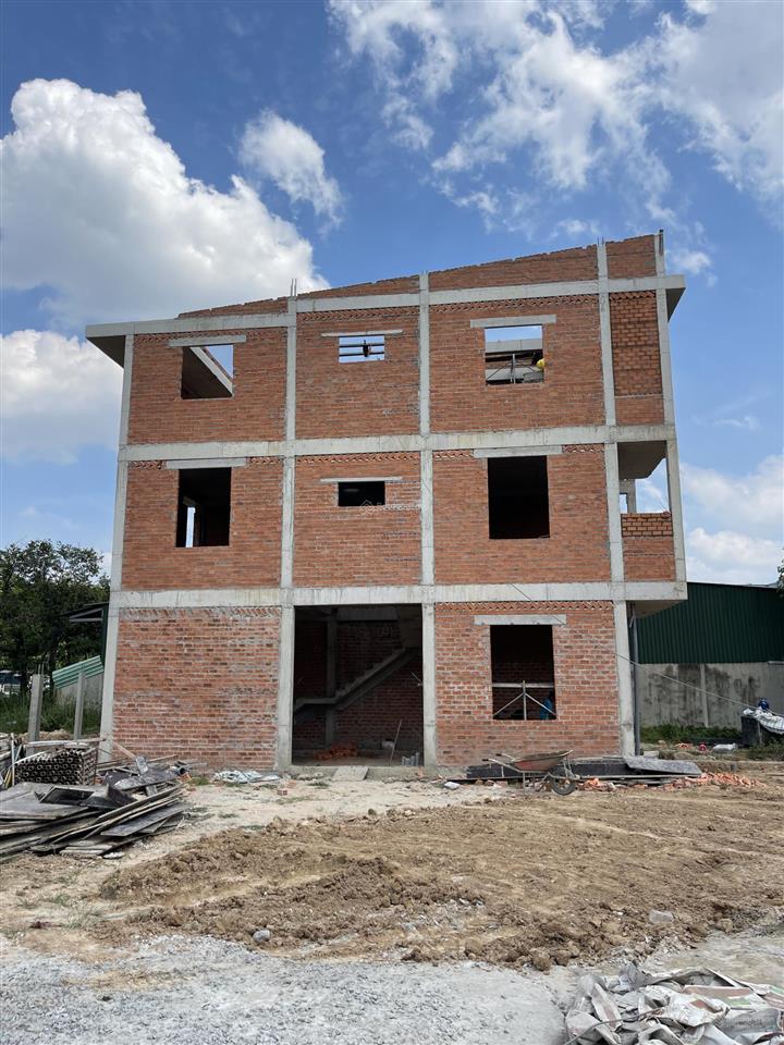 Bán nhà đẹp ngay chợ hòa phú 5x30 khu dân cư có công viên thoáng mát ngay siêu thị aeon tp mới bd