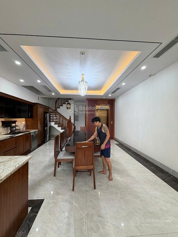 Nhà đẹp giá tốt bán nhà 8 tầng thang máy cực cực vip  mặt hồ bồ đề  phường bồ đề, long biên, hn
